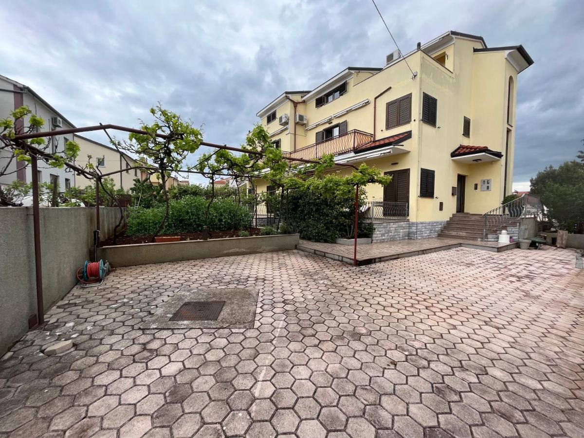 Holiday Apartments Sonne Ровинь Экстерьер фото
